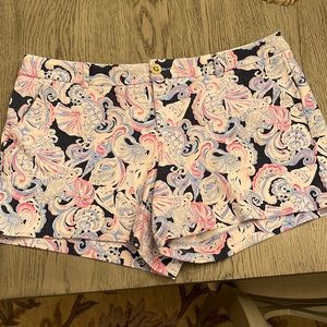 Good used condition Lilly Pulitzer shorts size 16